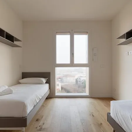 Guesthost - Modern Terrace Flat Lambrate Daire *