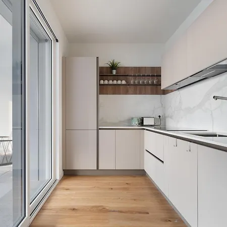 Guesthost - Modern Terrace Flat Lambrate Milano