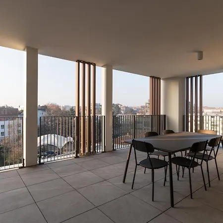 Guesthost - Modern Terrace Flat Lambrate