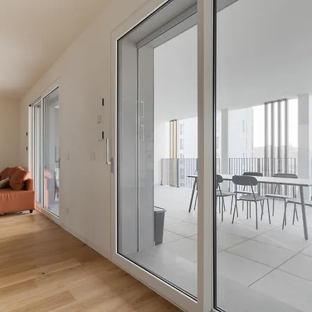 Guesthost - Modern Terrace Flat Lambrate