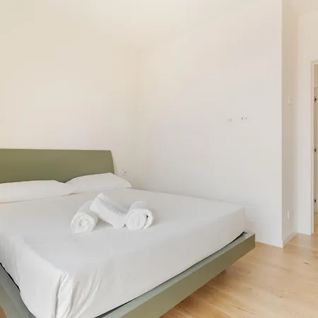 Guesthost - Modern Terrace Flat Lambrate アパート