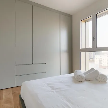 Guesthost - Modern Terrace Flat Lambrate *