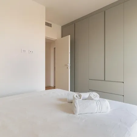 アパート Guesthost - Modern Terrace Flat Lambrate *