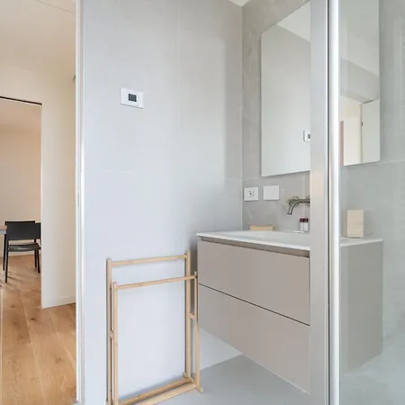 Guesthost - Modern Terrace Flat Lambrate アパート